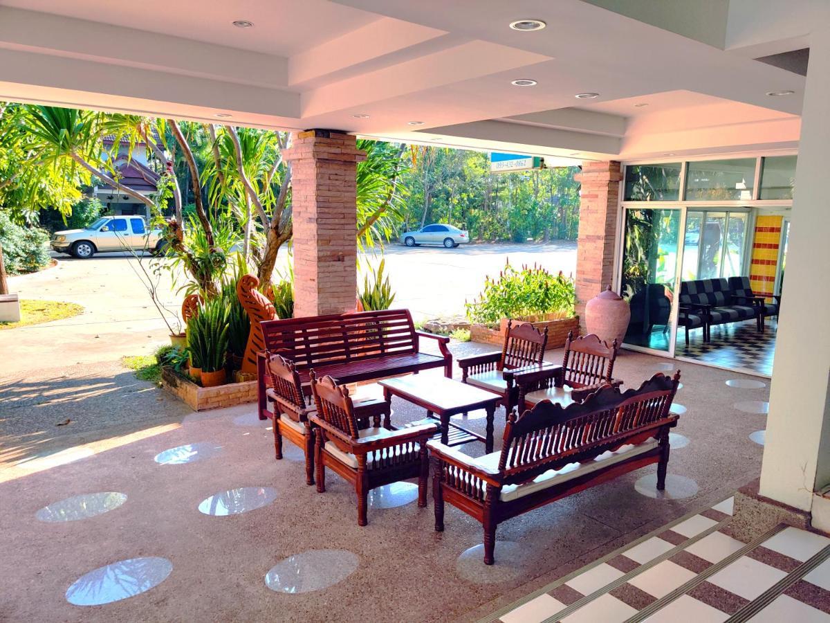 Thong Paeka Hotel Praszat Kültér fotó