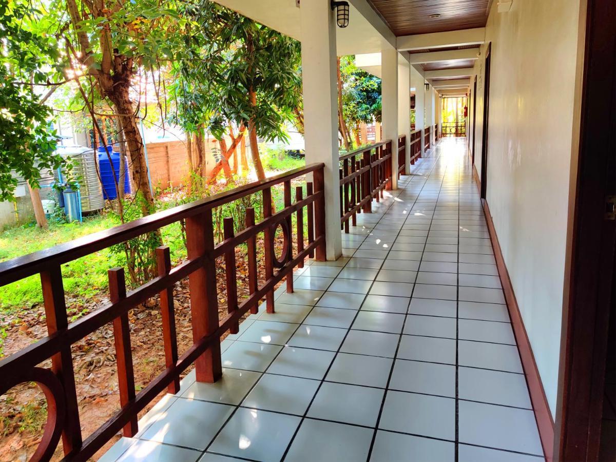 Thong Paeka Hotel Praszat Kültér fotó