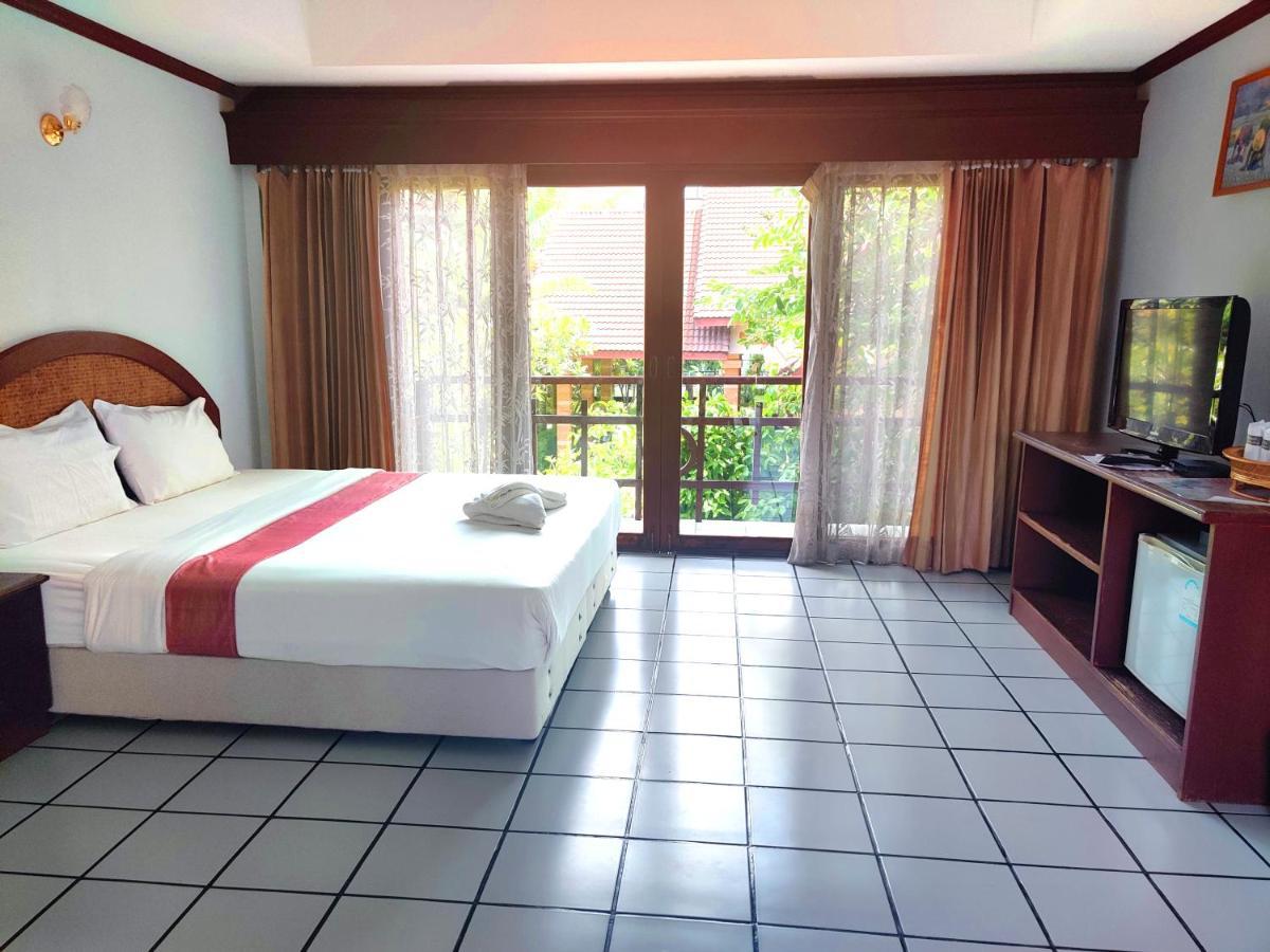 Thong Paeka Hotel Praszat Kültér fotó