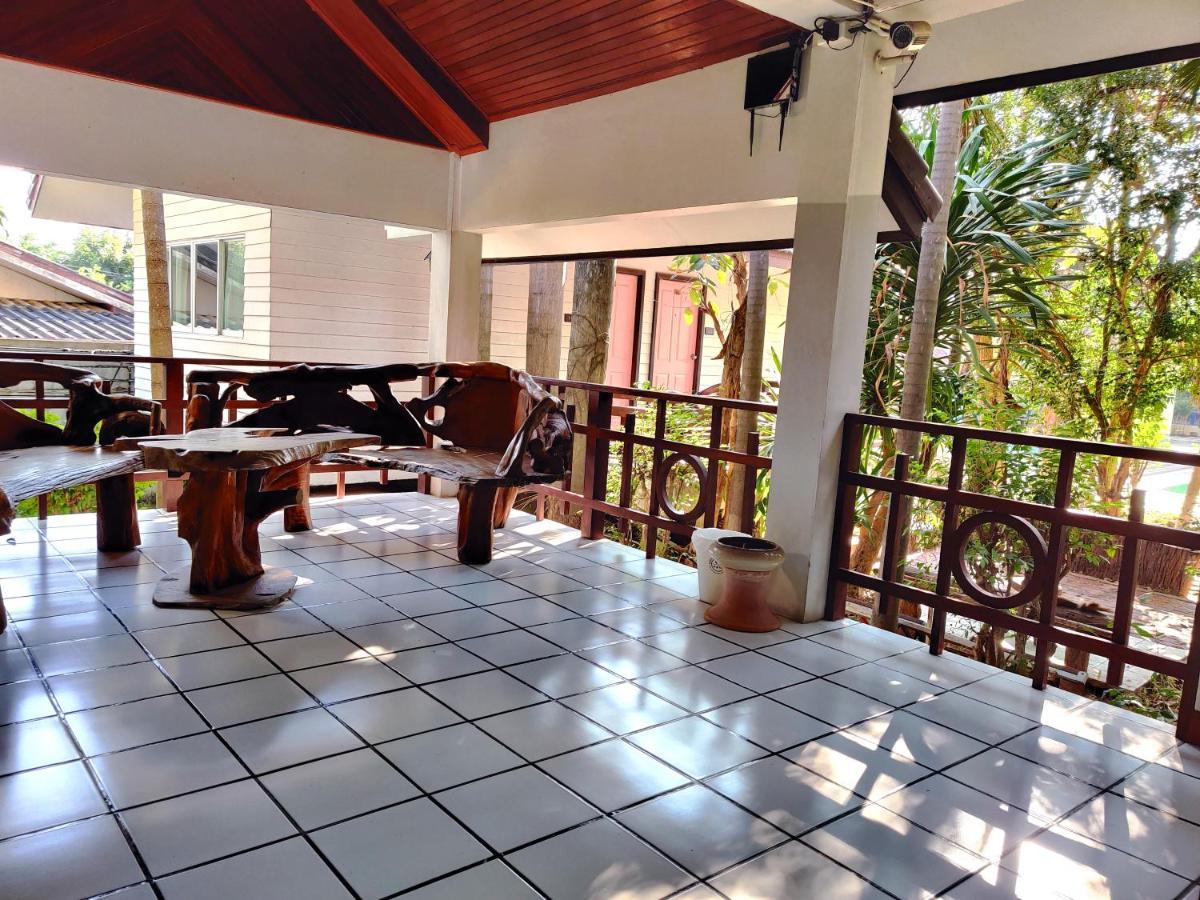 Thong Paeka Hotel Praszat Kültér fotó