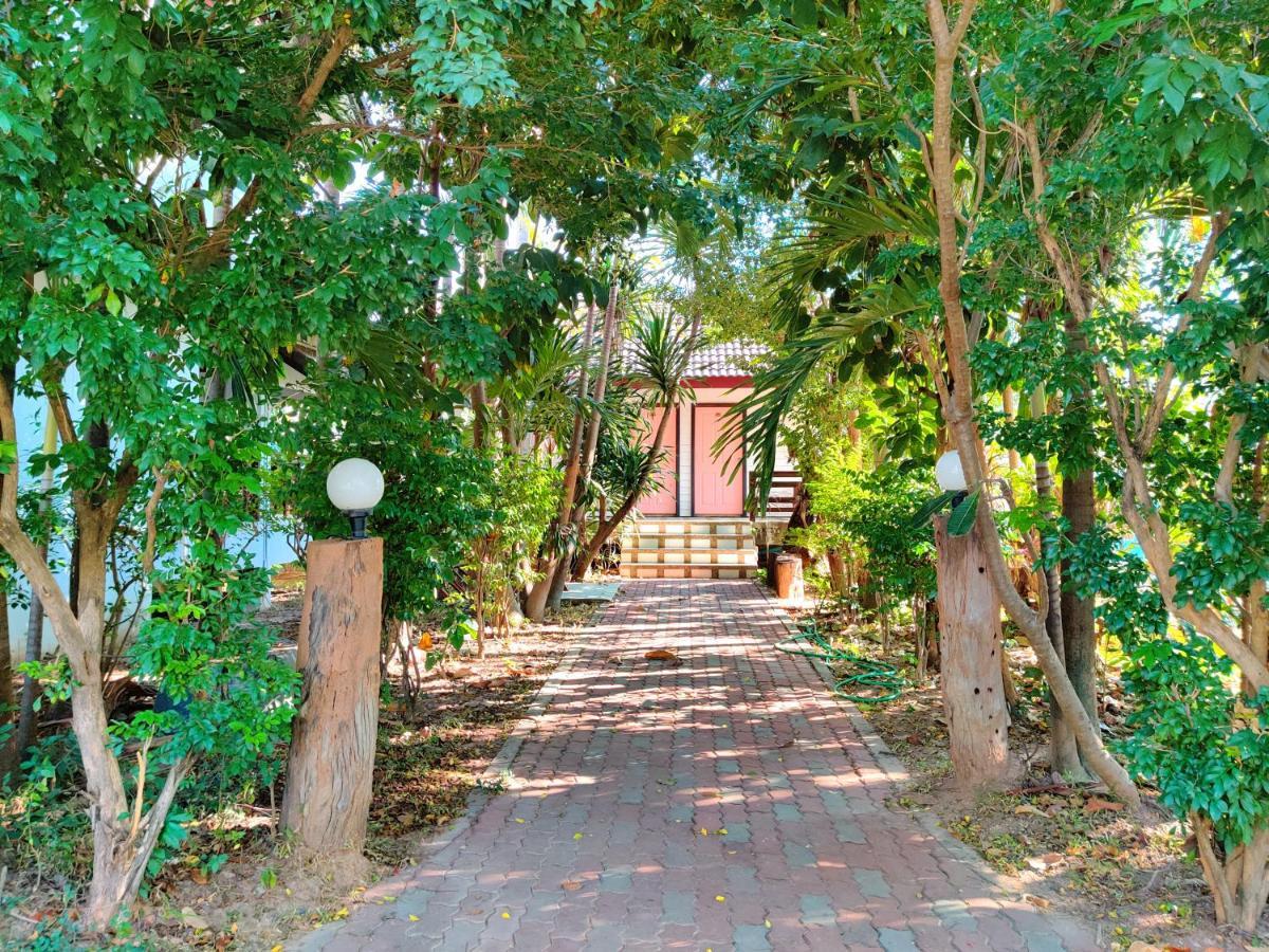 Thong Paeka Hotel Praszat Kültér fotó