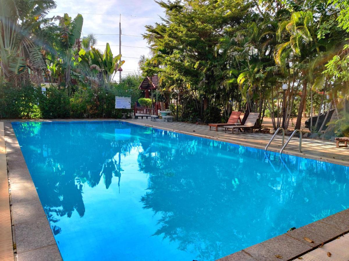 Thong Paeka Hotel Praszat Kültér fotó