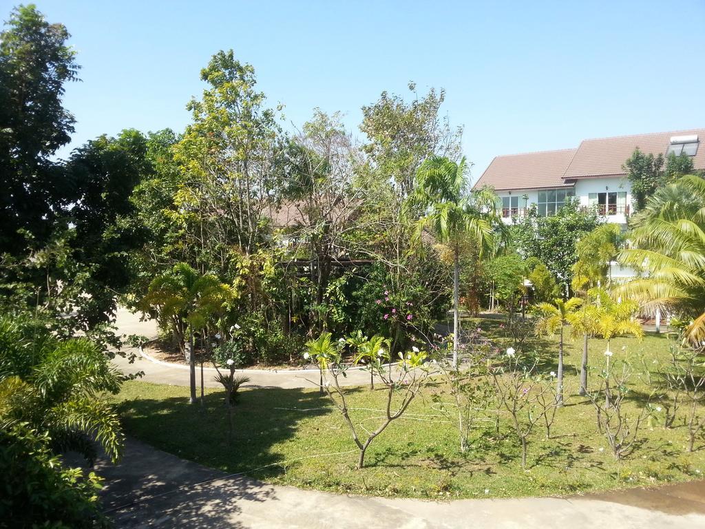 Thong Paeka Hotel Praszat Kültér fotó