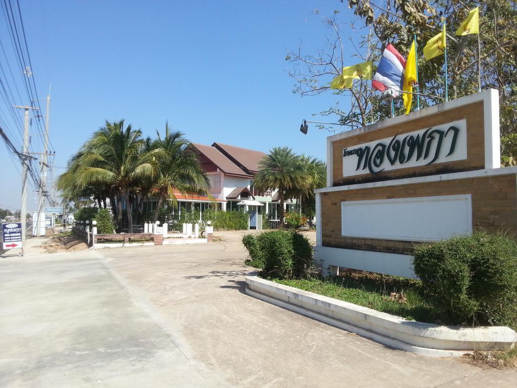 Thong Paeka Hotel Praszat Kültér fotó